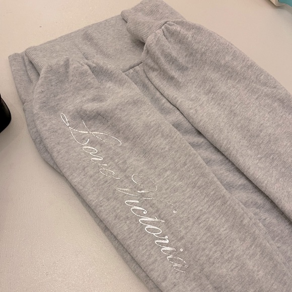 Victoria’s Secret pullover XS - Picture 3 of 3